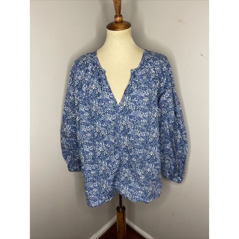 ANN MASHBURN Blue and White Floral Print Pullover Blouse